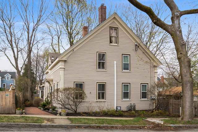 8 California St, Newburyport, MA 01950