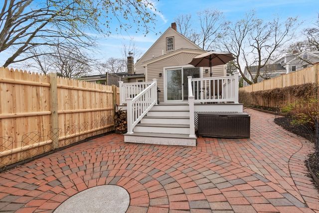 8 California St, Newburyport, MA 01950