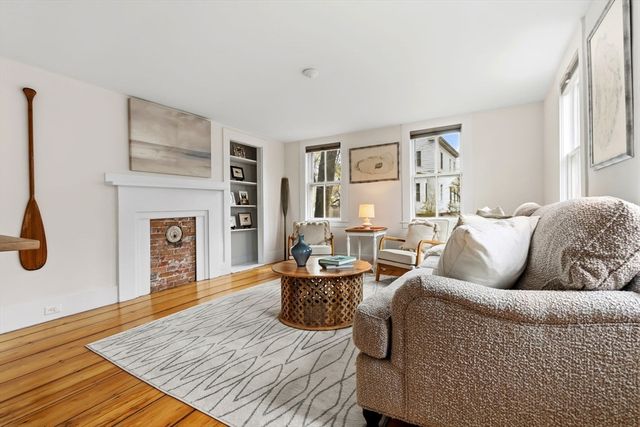 8 California St, Newburyport, MA 01950