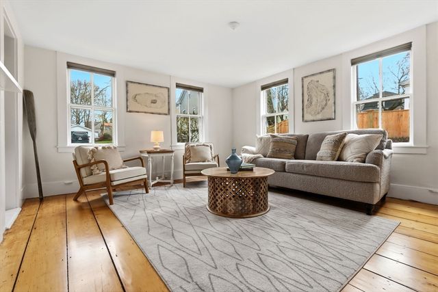 8 California St, Newburyport, MA 01950