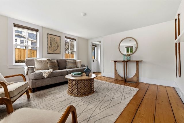 8 California St, Newburyport, MA 01950