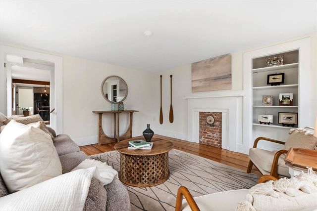 8 California St, Newburyport, MA 01950