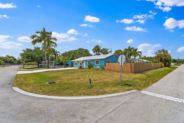 1001 Pottawatomie Street, Jupiter, FL 33458