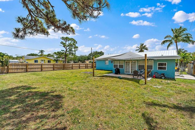 1001 Pottawatomie Street, Jupiter, FL 33458