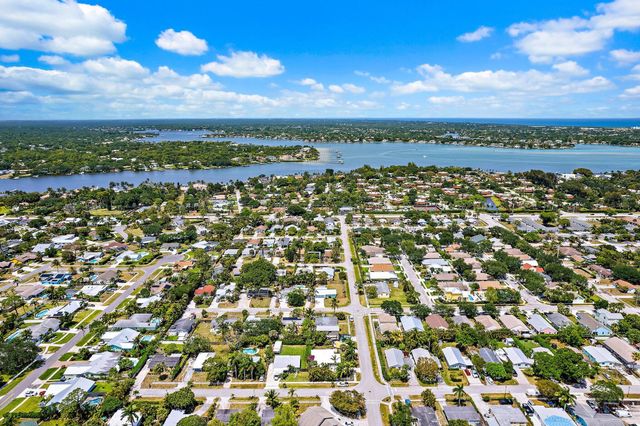 1001 Pottawatomie Street, Jupiter, FL 33458