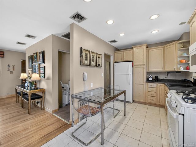 31 Sharon Drive, New City, NY 10956