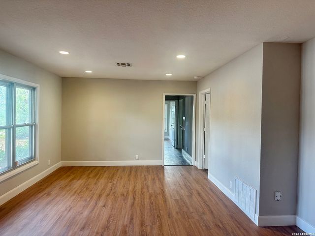 740 Rittiman Rd, Terrell Hills, TX 78209