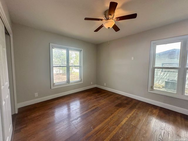 740 Rittiman Rd, Terrell Hills, TX 78209