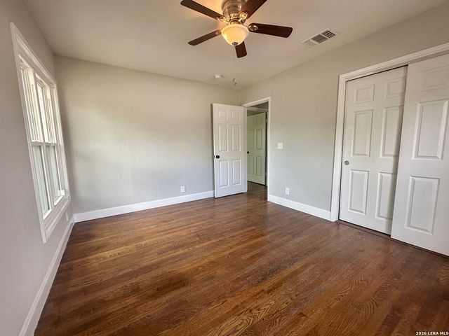 740 Rittiman Rd, Terrell Hills, TX 78209