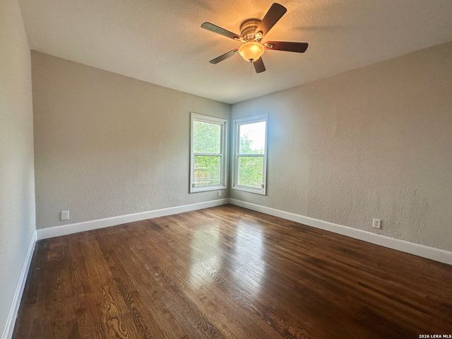 740 Rittiman Rd, Terrell Hills, TX 78209