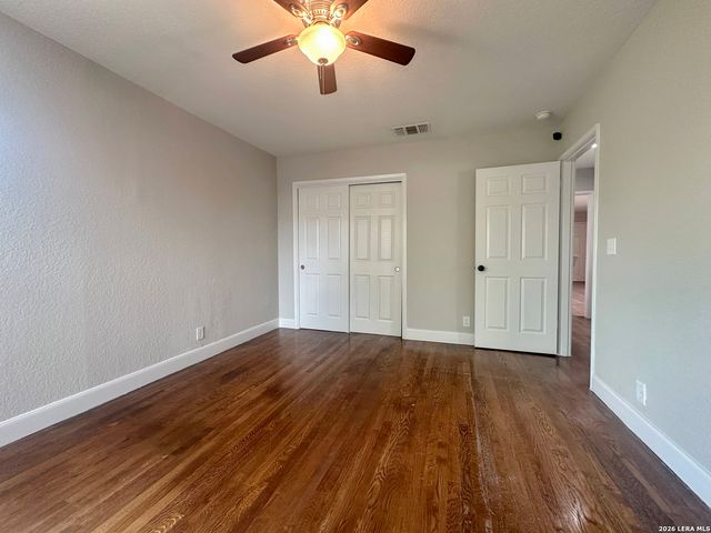 740 Rittiman Rd, Terrell Hills, TX 78209