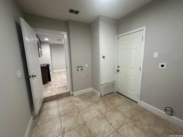 740 Rittiman Rd, Terrell Hills, TX 78209