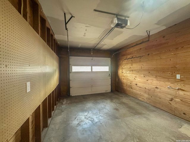 740 Rittiman Rd, Terrell Hills, TX 78209