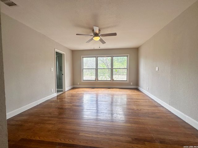 740 Rittiman Rd, Terrell Hills, TX 78209