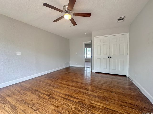 740 Rittiman Rd, Terrell Hills, TX 78209