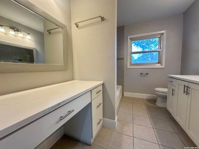 740 Rittiman Rd, Terrell Hills, TX 78209