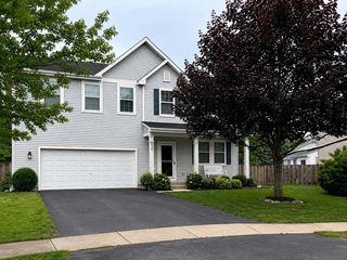 830 Valley Stream Drive, Pingree Grove, IL 60140