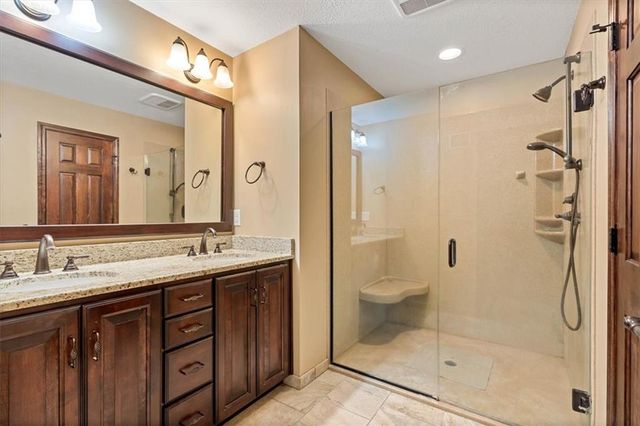 13330 W 112th Terrace, Overland Park, KS 66210