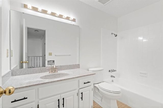 13330 W 112th Terrace, Overland Park, KS 66210