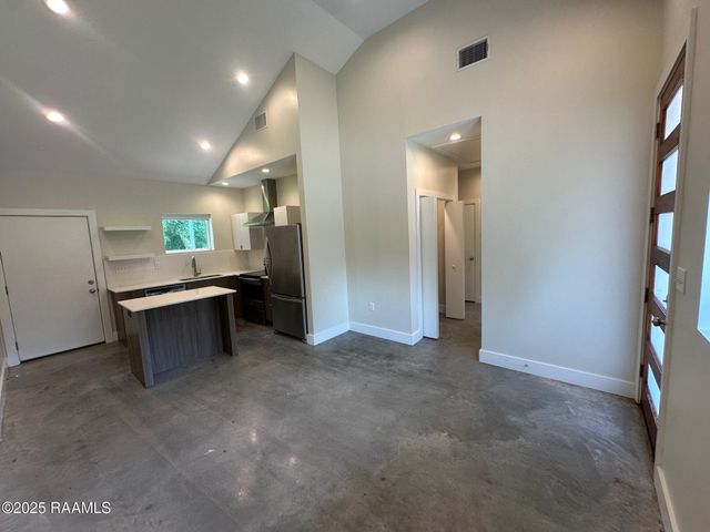 700 S St. Antoine Street B, Lafayette, LA 70501