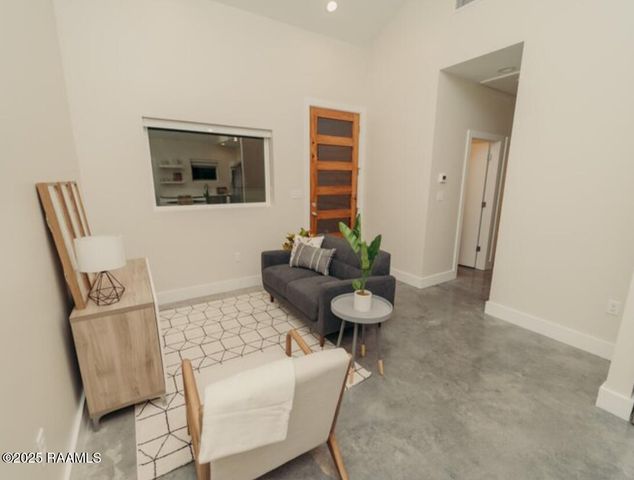 700 S St. Antoine Street B, Lafayette, LA 70501