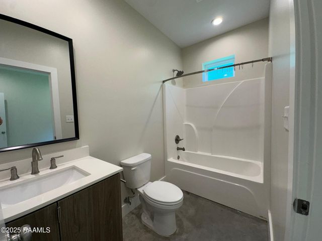 700 S St. Antoine Street B, Lafayette, LA 70501