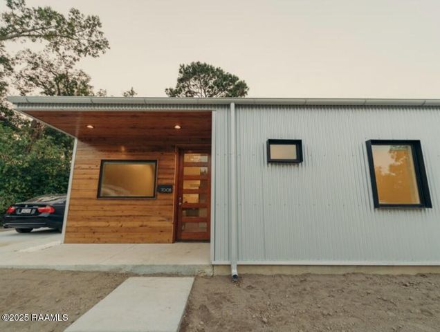 700 S St. Antoine Street B, Lafayette, LA 70501