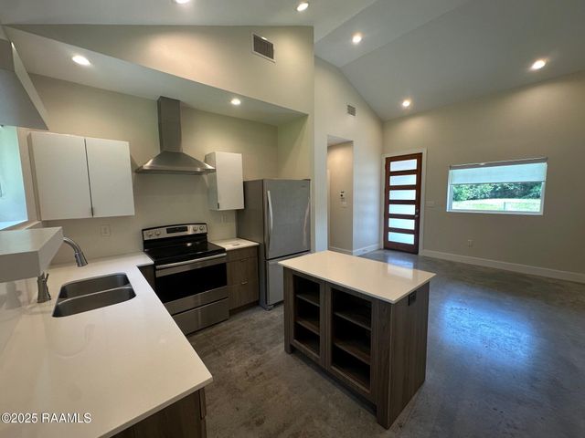 700 S St. Antoine Street B, Lafayette, LA 70501