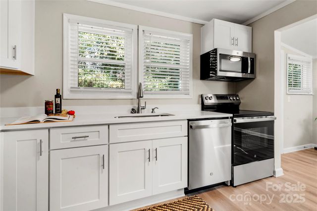 425 25th Street SW, Hickory, NC 28602