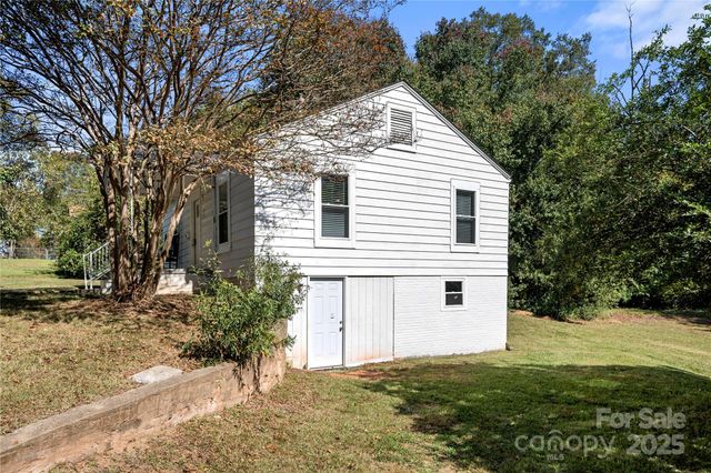 425 25th Street SW, Hickory, NC 28602