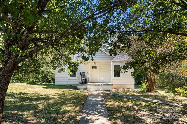 425 25th Street SW, Hickory, NC 28602
