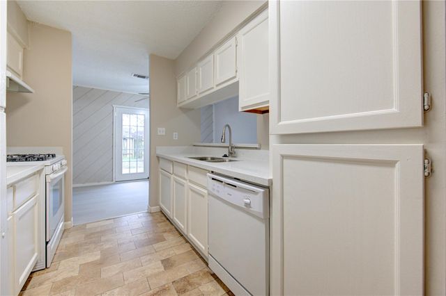 212 Quaker Drive A1, Friendswood, TX 77546