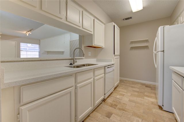 212 Quaker Drive A1, Friendswood, TX 77546