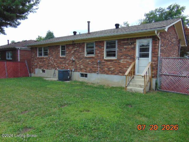 1524 Sanders Ln, Louisville, KY 40216
