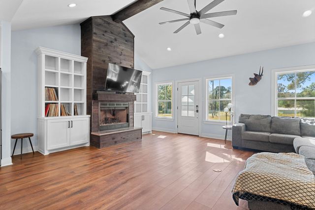 10374 State Hwy 204, Cushing, TX 75760