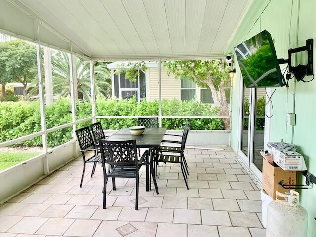 S 818 Emerald Drive, Key Largo, FL 33037