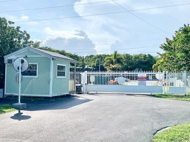 S 818 Emerald Drive, Key Largo, FL 33037