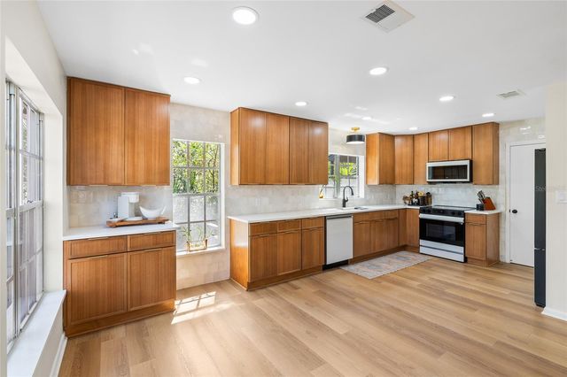 6906 VALRIE LANE, Riverview, FL 33569