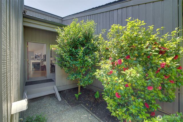 2013 210th Circle NE, Sammamish, WA 98074