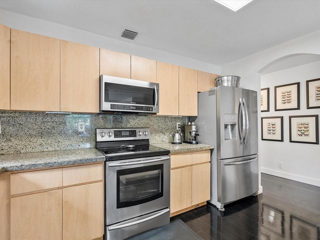 200 SW 2nd Ave, Hallandale Beach, FL 33009