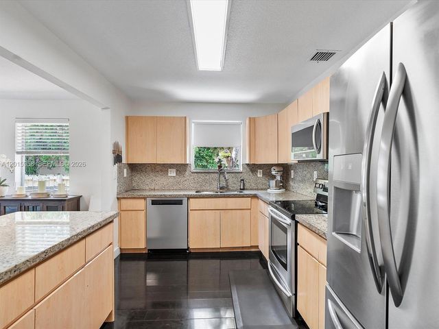 200 SW 2nd Ave, Hallandale Beach, FL 33009