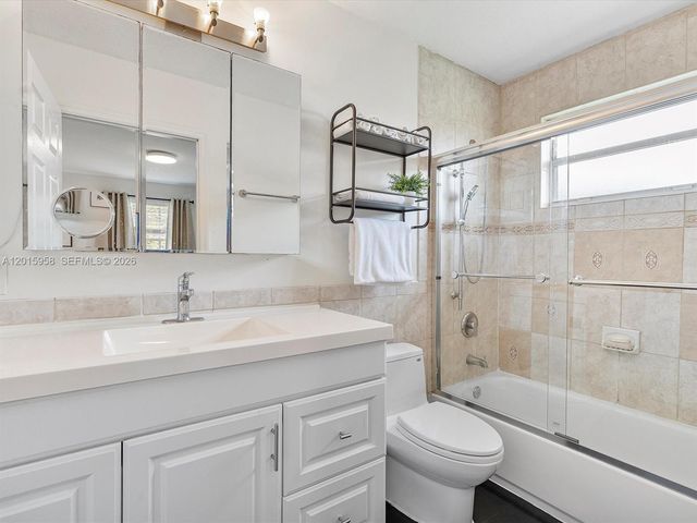 200 SW 2nd Ave, Hallandale Beach, FL 33009