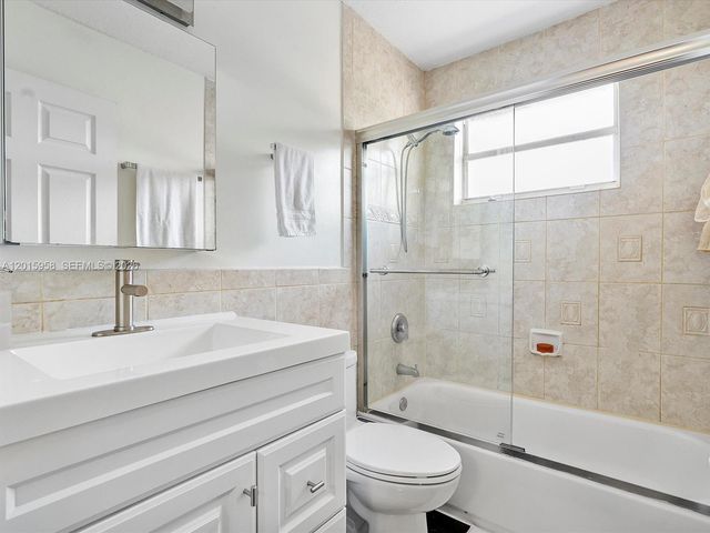 200 SW 2nd Ave, Hallandale Beach, FL 33009