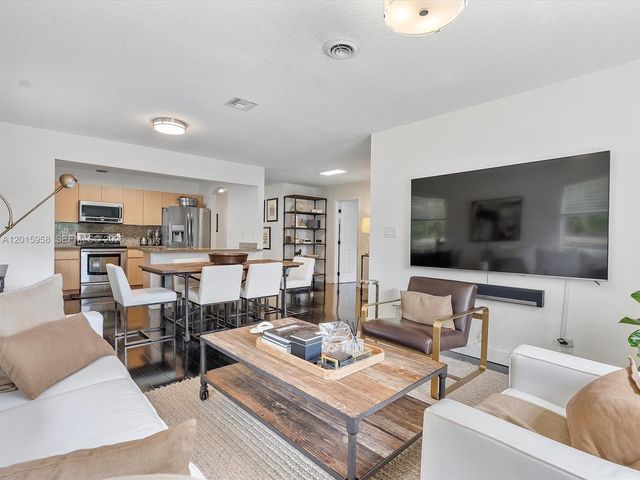 200 SW 2nd Ave, Hallandale Beach, FL 33009