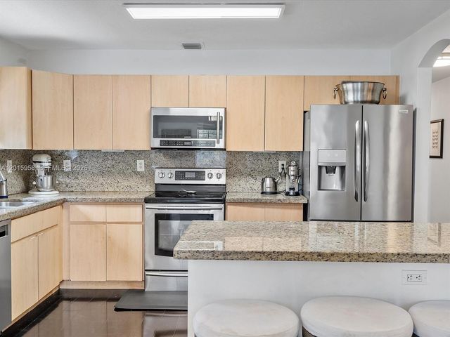 200 SW 2nd Ave, Hallandale Beach, FL 33009