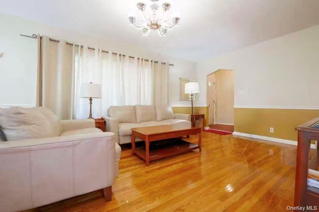 636 S 13th Street, New Hyde Park, NY 11040