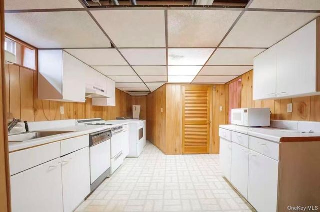 636 S 13th Street, New Hyde Park, NY 11040