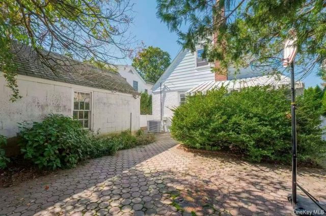 636 S 13th Street, New Hyde Park, NY 11040