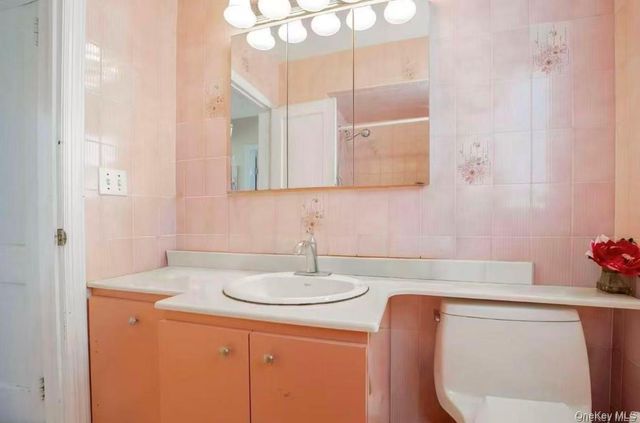 636 S 13th Street, New Hyde Park, NY 11040