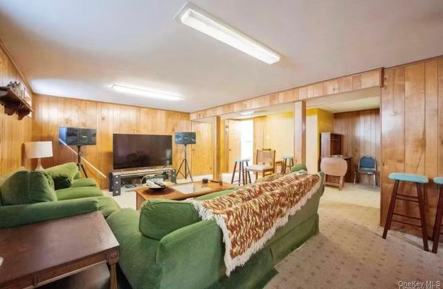 636 S 13th Street, New Hyde Park, NY 11040